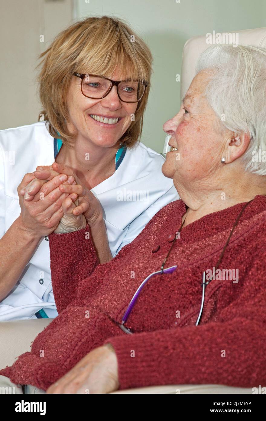 Nurse having conversation patient hi-res stock photography and images -  Alamy