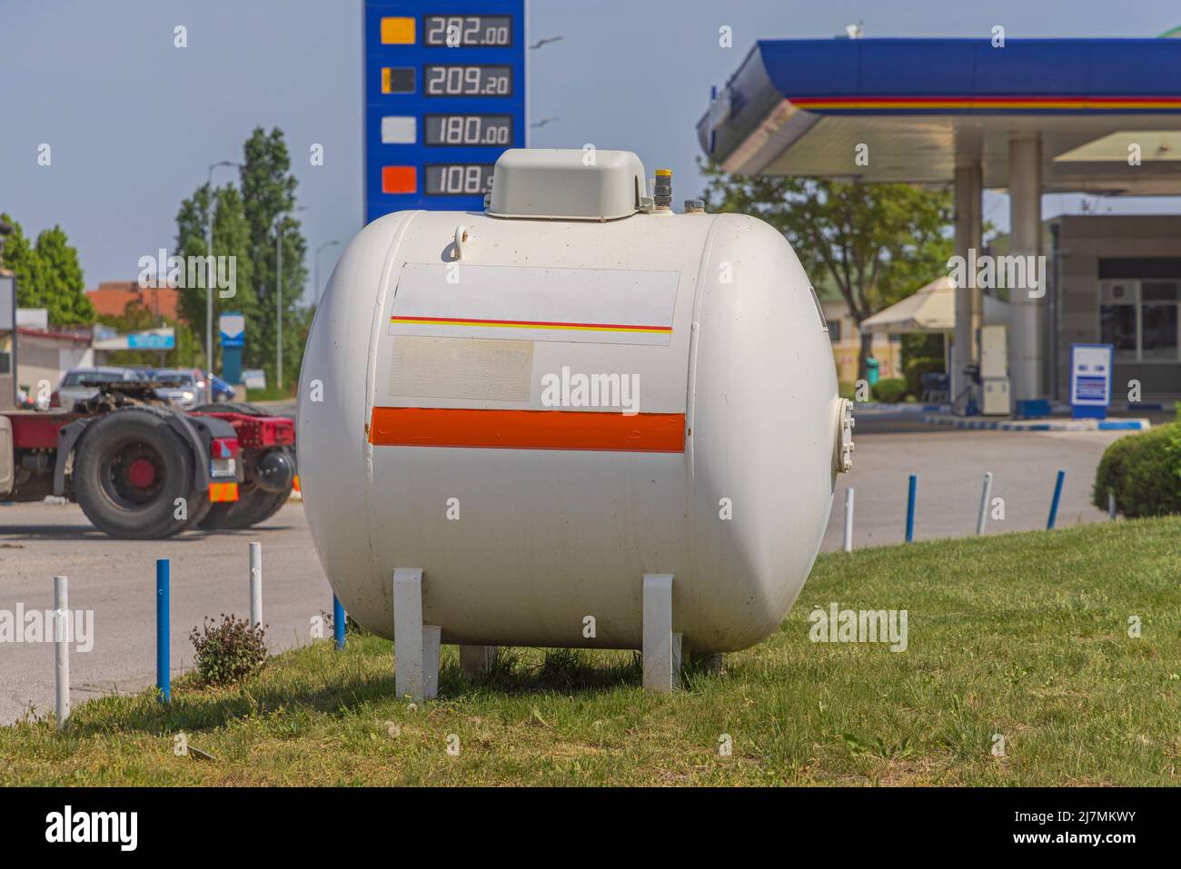 Propane Butane Natural Gas Tank Bottle Over Ground Stock Photo Alamy