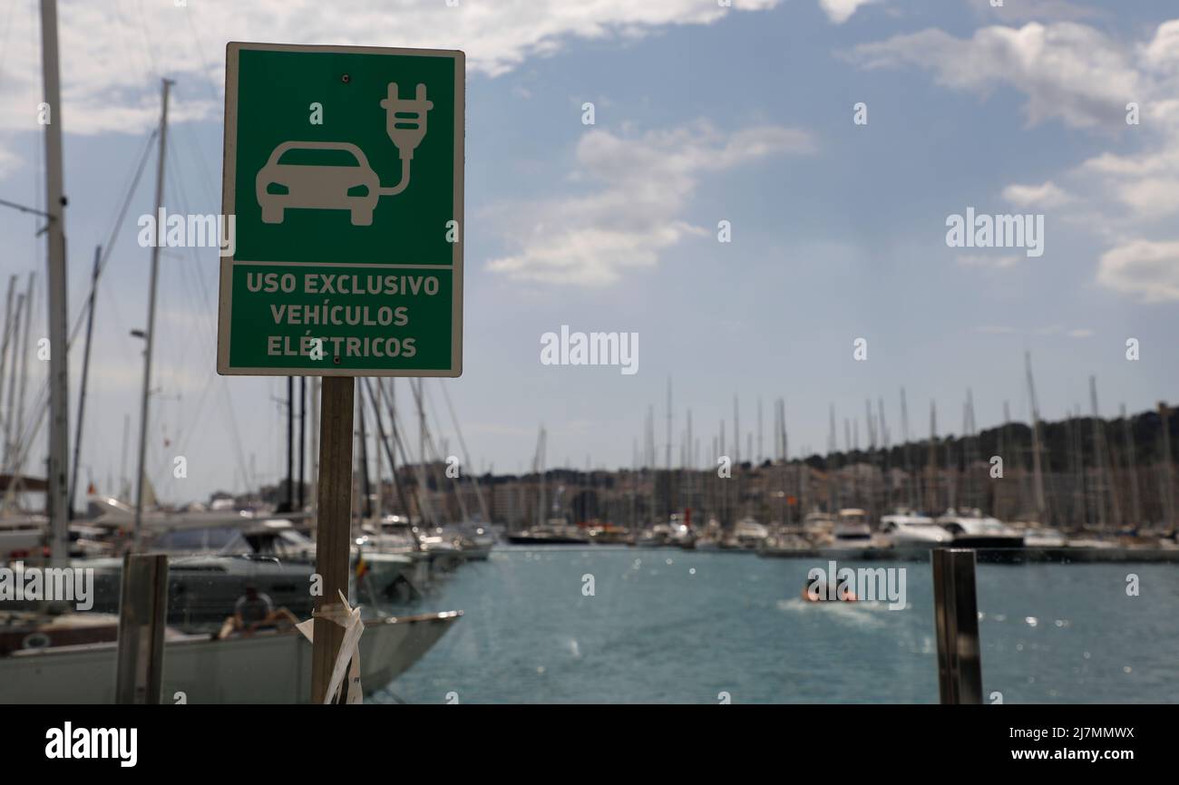 Electric car charging stations spain hires stock photography and images Alamy