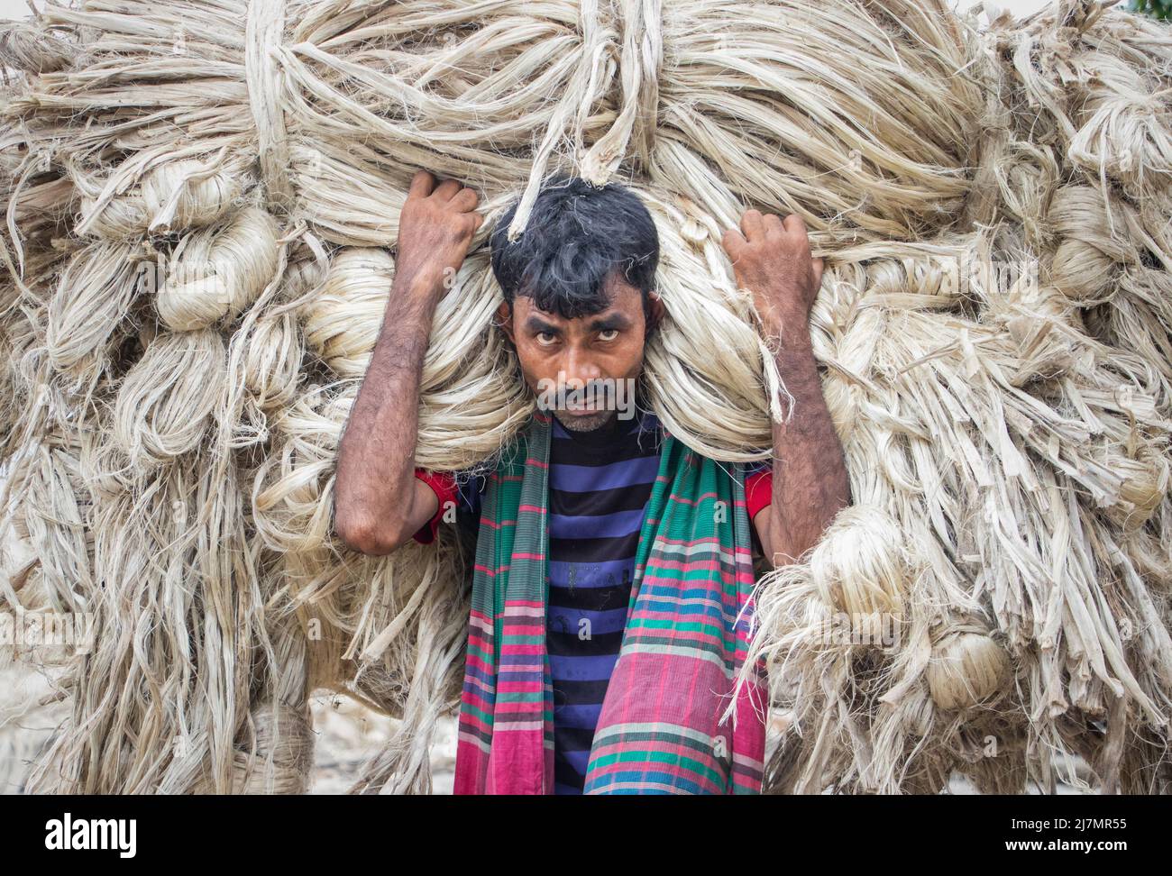 Narayanganj, Dhaka, Bangladesh. 10th May, 2022. Workers carry around