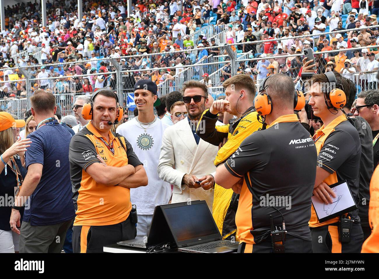 May 8th, 2022, Miami International Autodrome, Miami, FORMULA 1 CRYPTO.COM  MIAMI GRAND PRIX, in the picture soccer star David Beckham with McLaren  mechanics Stock Photo - Alamy