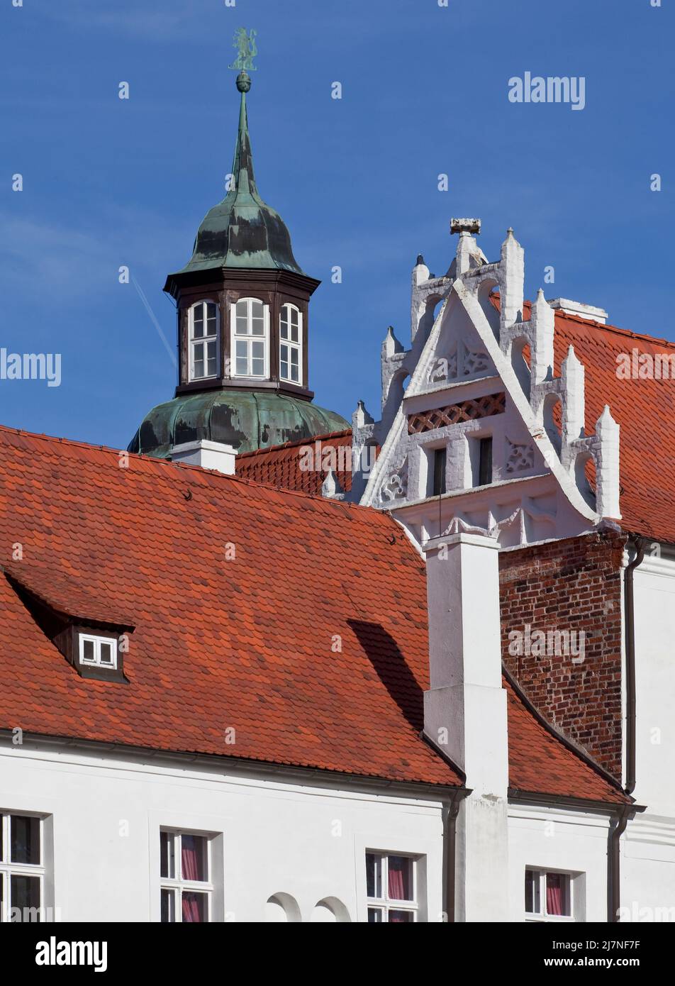 Fürstlich Drehna Niederlausitz Wasserschloß 77959 heute Hotel Detailansicht des Südflügels hinten Laterne des Torturmes Stock Photo