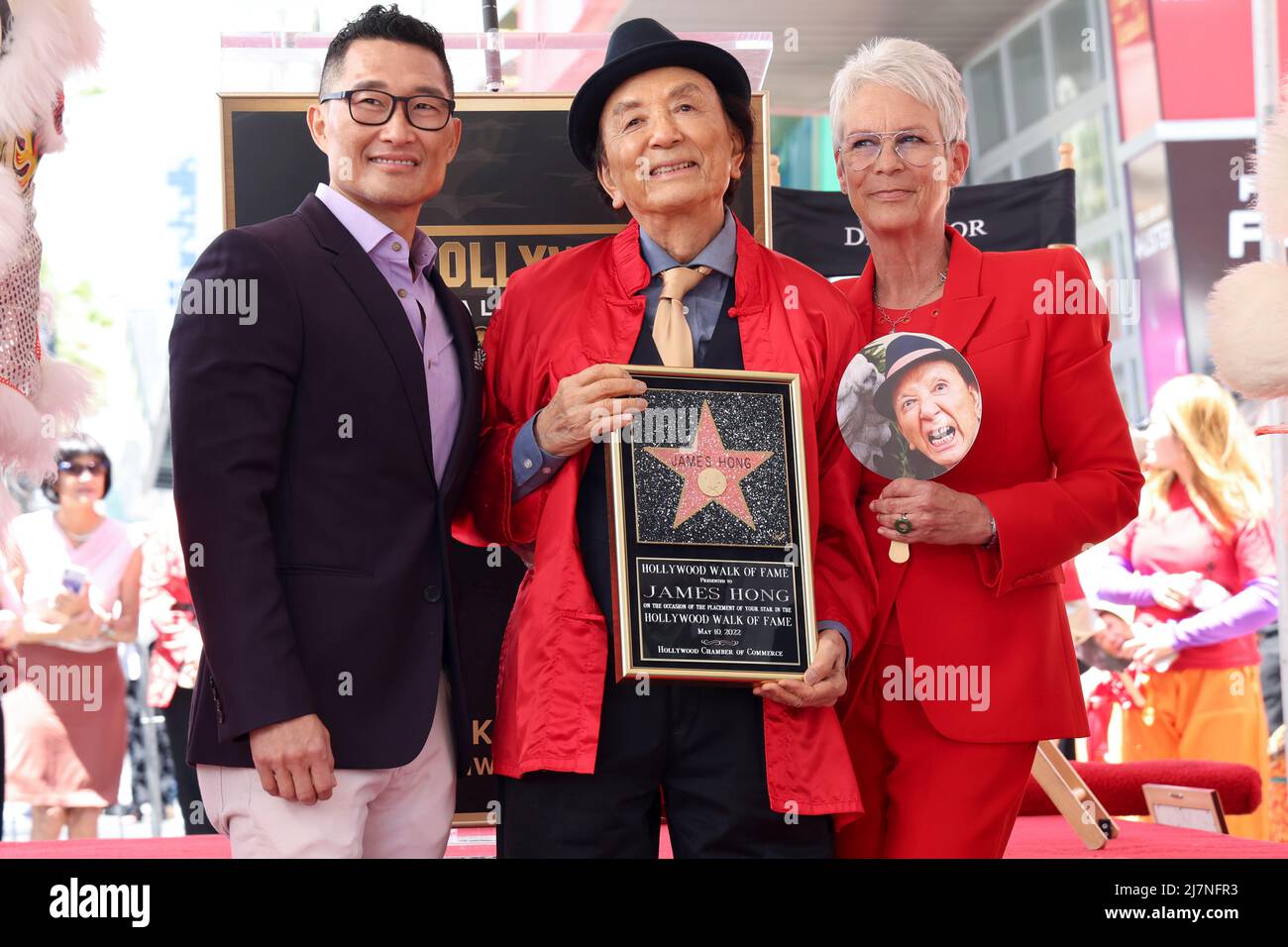 Actor James Hong poses with Daniel Dae Kim and Jamie Lee Curtis as he