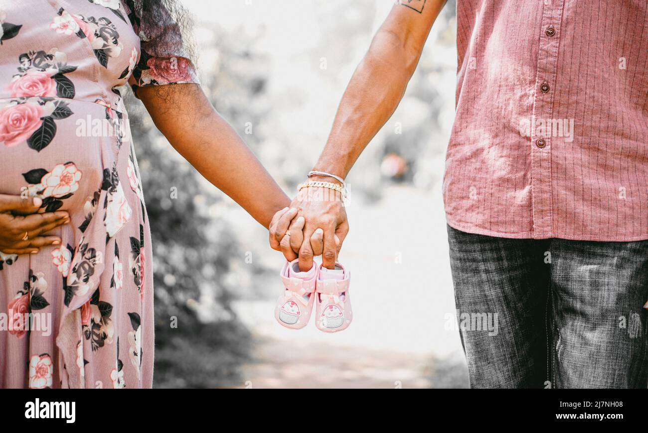 Maternity shoot outdoor Stock Photo Alamy