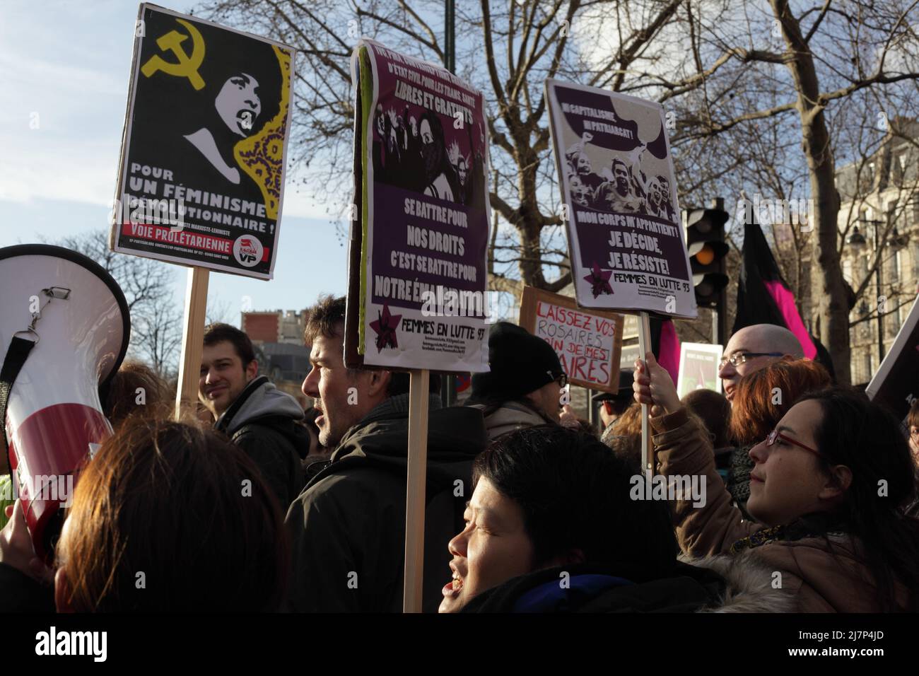 Paris : Manifestation contre le projet de loi anti-avortement en Espagne 01er février 2014. Panneau Voie prolétarienne et Femmes en lutte 93 Stock Photo