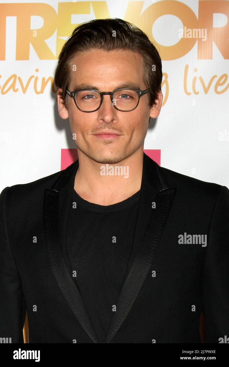 LOS ANGELES - DEC 7: Kevin Zegers at the \, image size:866x1390