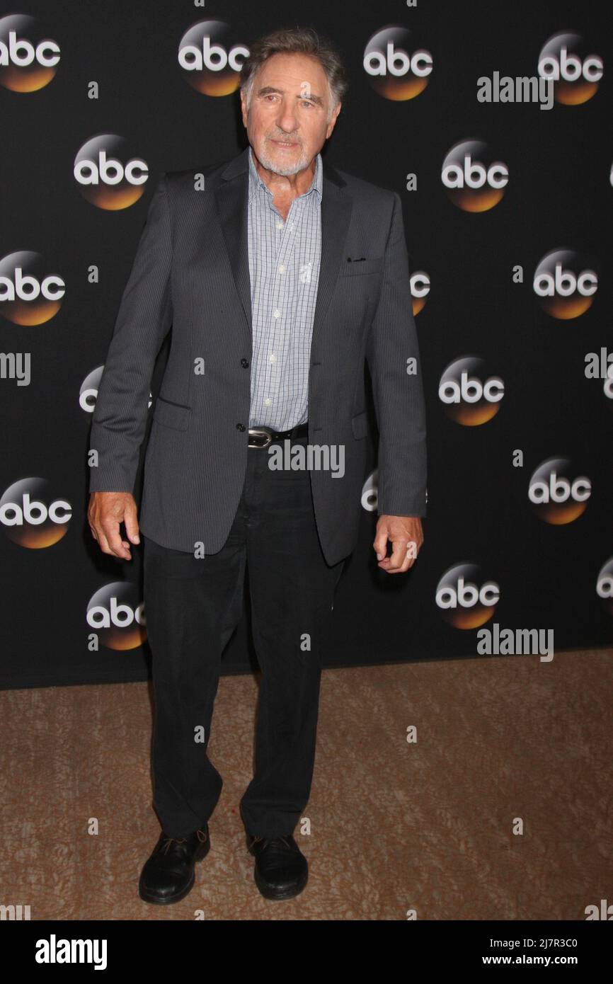 LOS ANGELES - JUL 15: Judd Hirsch at the ABC July 2014 TCA at Beverly
