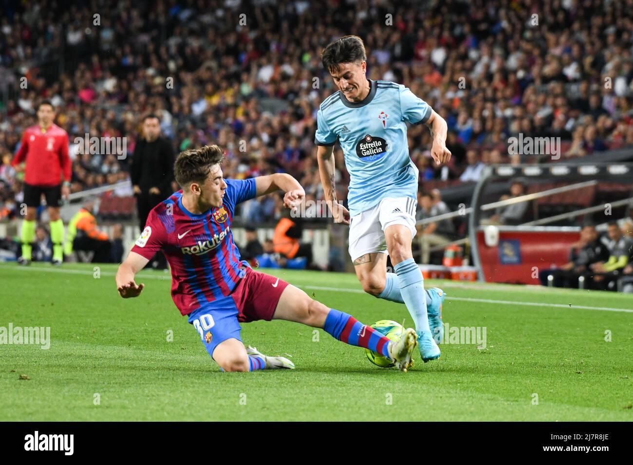 BARCELONA, SPAIN - MAY 10: Gavi of FC Barcelona fights for the ball with Franco Cervi of RC Celta de Vigo during La Liga match between FC Barcelona and RC Celta de Vigo at Camp Nou on May 10, 2022 in Barcelona, SPAIN. (Photo by Sara Aribo/PxImages) Stock Photo