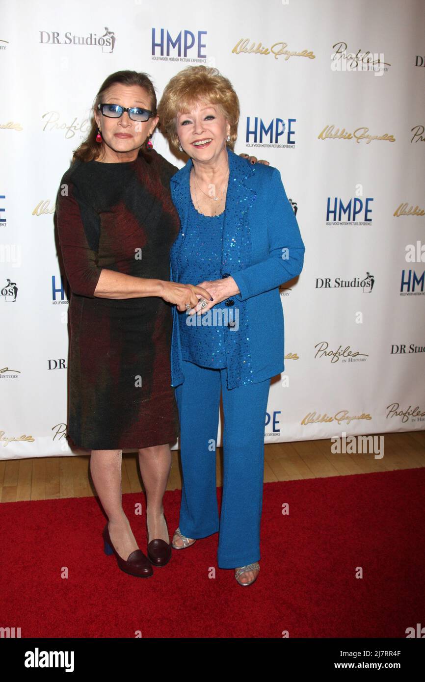 LOS ANGELES MAY 14 Carrie Fisher, Debbie Reynolds at the "Debbie
