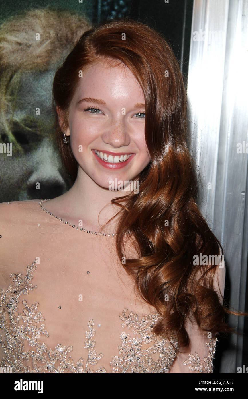 LOS ANGELES - APR 3:  Annalise Basso at the 'Oculus' Los Angeles Screening at the TCL Chinese 6 Theaters on April 3, 2014 in Los Angeles, CA Stock Photo