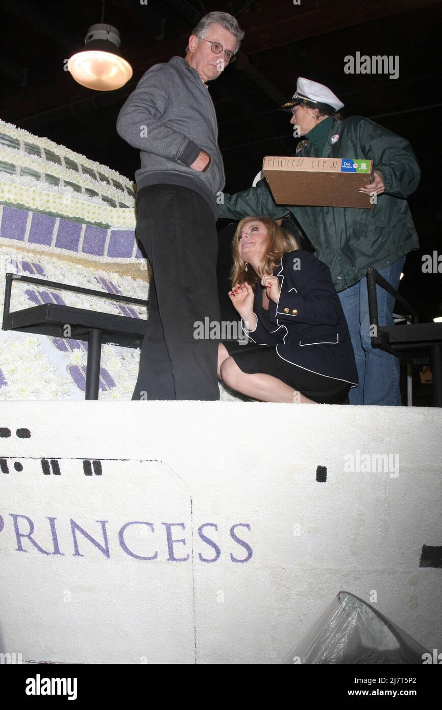 LOS ANGELES - DEC 30:  Fred Grandy, Jill Whelan at the Original 'Love Boat' Cast decorates Princess Cruises' Rose Parade Float at a Rosemont Pavilion on December 30, 2014 in Pasadena, CA Stock Photo