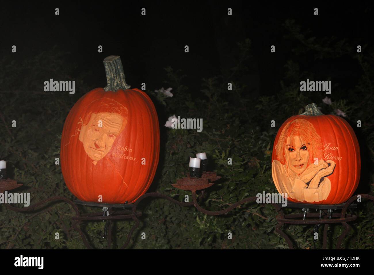 LOS ANGELES - OCT 4: Robin Williams, Joan Rivers Carved Pumpkins at the RISE of the Jack O ...