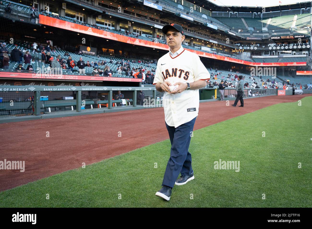 Mayor of London Sadiq Khan prepares to make the first pitch at the San Francisco Giants v Colorado Rockies baseball game at Oracle Park in San Francisco during his 5 day visit to the US in a bid to boost London's tourism industry. Picture date: Tuesday May 10, 2022. Stock Photo