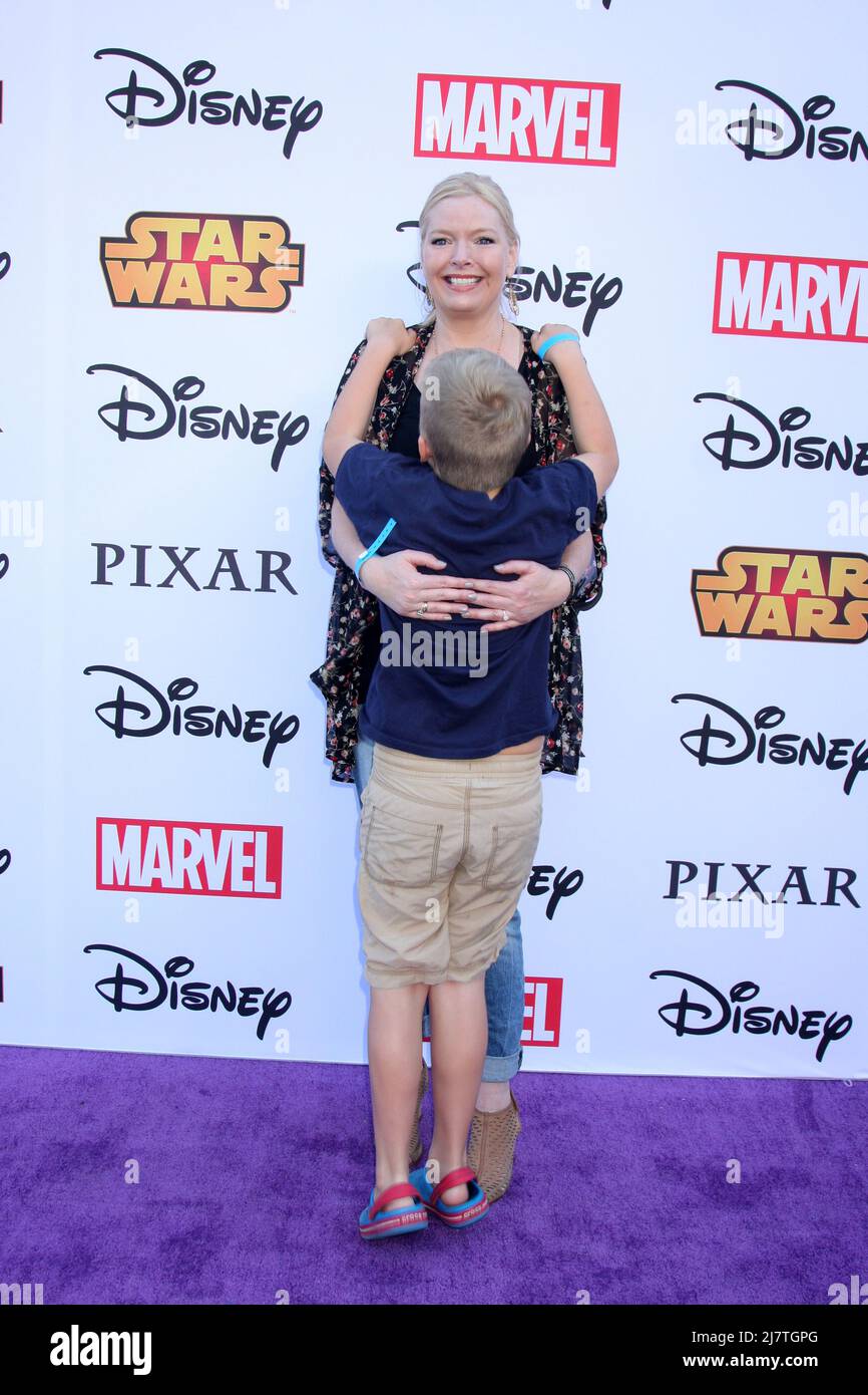 LOS ANGELES OCT 1 Melissa Peterman, Riley David Brady at the VIP Disney Halloween Event at