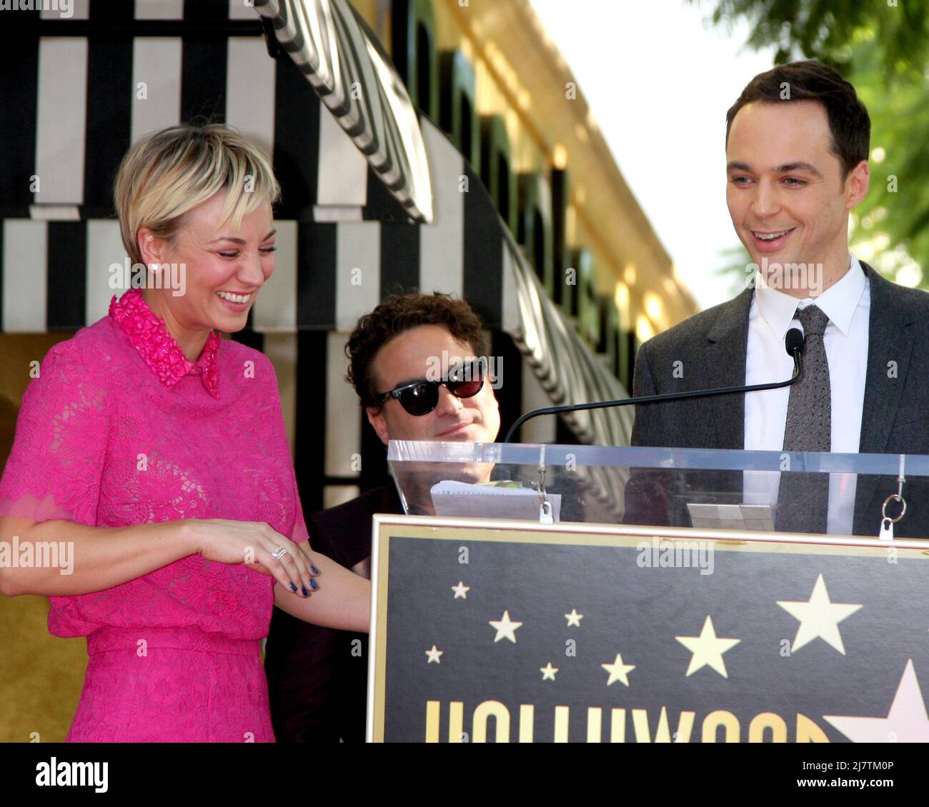 LOS ANGELES OCT 29 Kaley Cuoco, Jim Parsons at the Kaley Cuoco