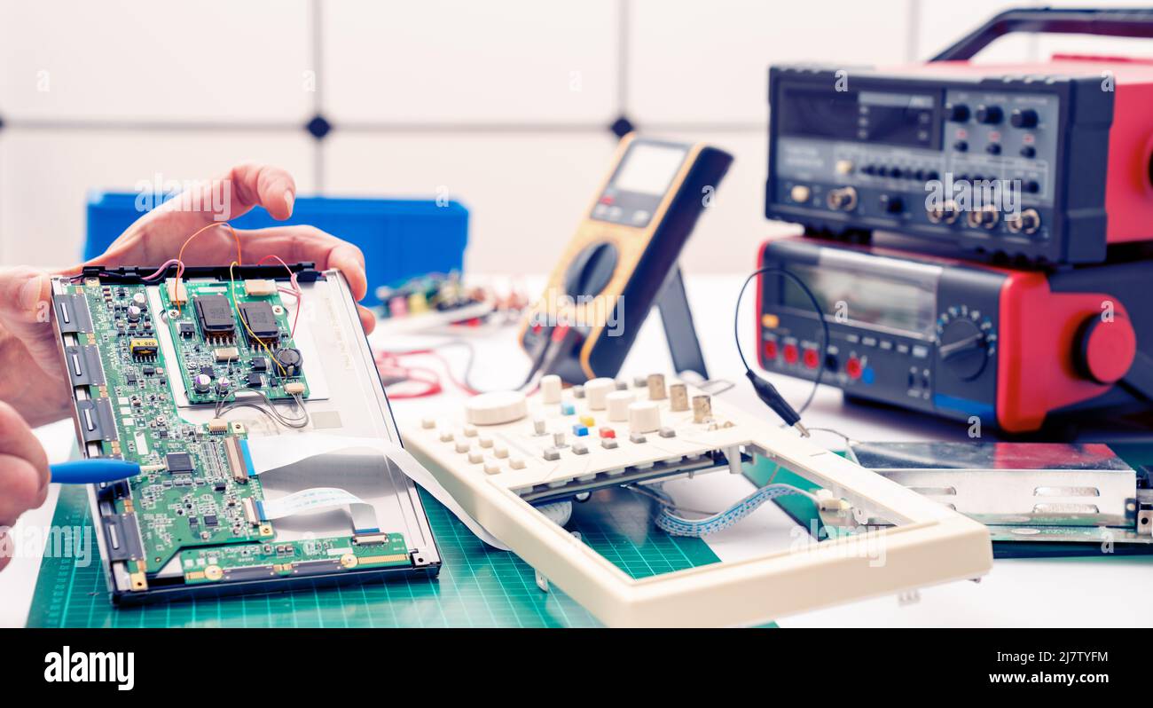 Development of the design of an electronic device in the laboratory of ...