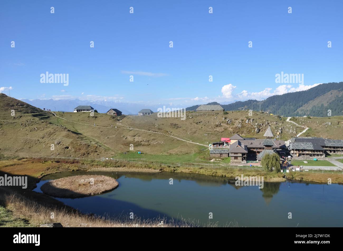 File:Hillock in front of the Prashar Lake (21250561509).jpg