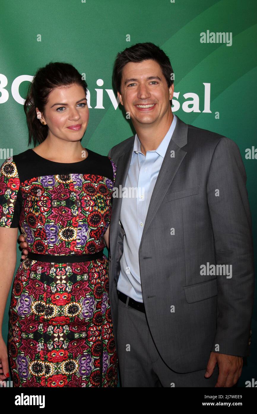 LOS ANGELES - JUL 13: Casey Wilson, Ken Marino at the NBCUniversal July
