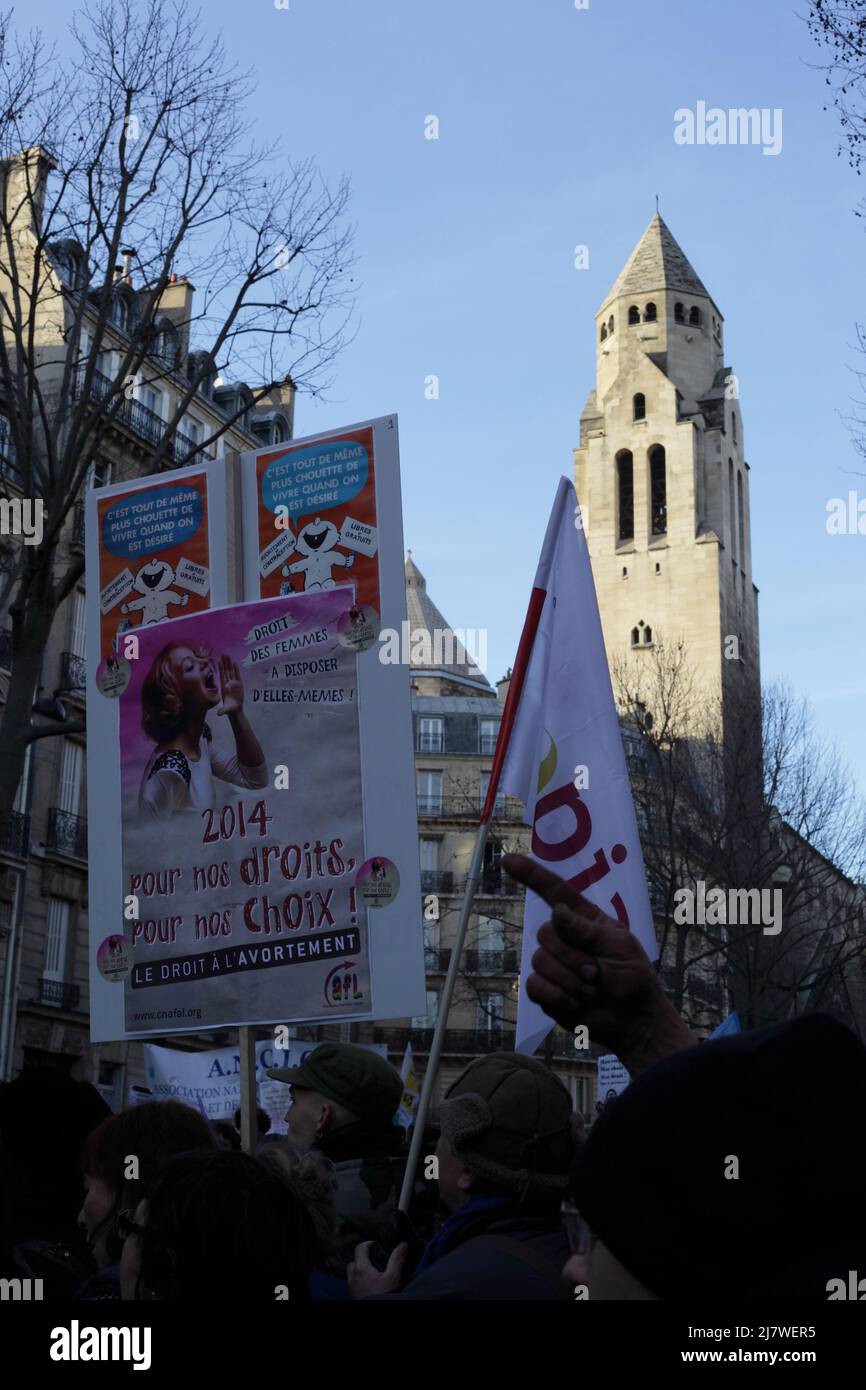 Paris : Manifestation contre le projet de loi anti-avortement en Espagne 01er février 2014. Eglise Stock Photo