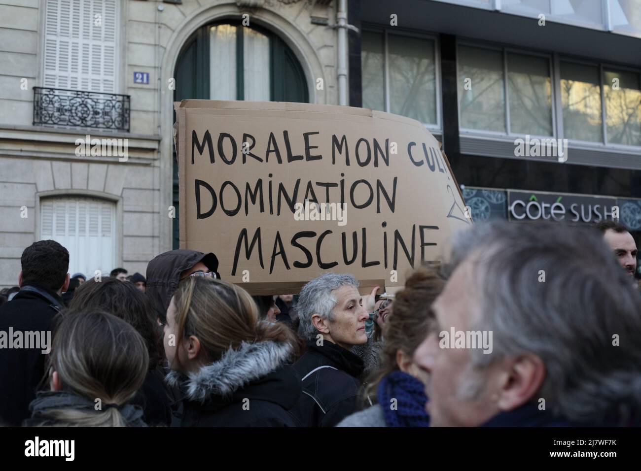 Paris : Manifestation contre le projet de loi anti-avortement en Espagne 01er février 2014. Pancarte 'Morale mon cul, domination masculine' Stock Photo