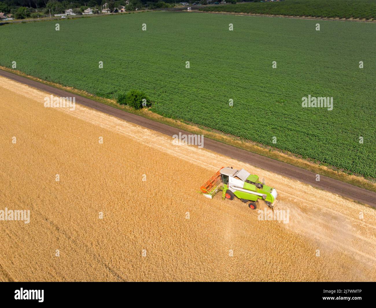 Top view big green combine hi-res stock photography and images - Alamy