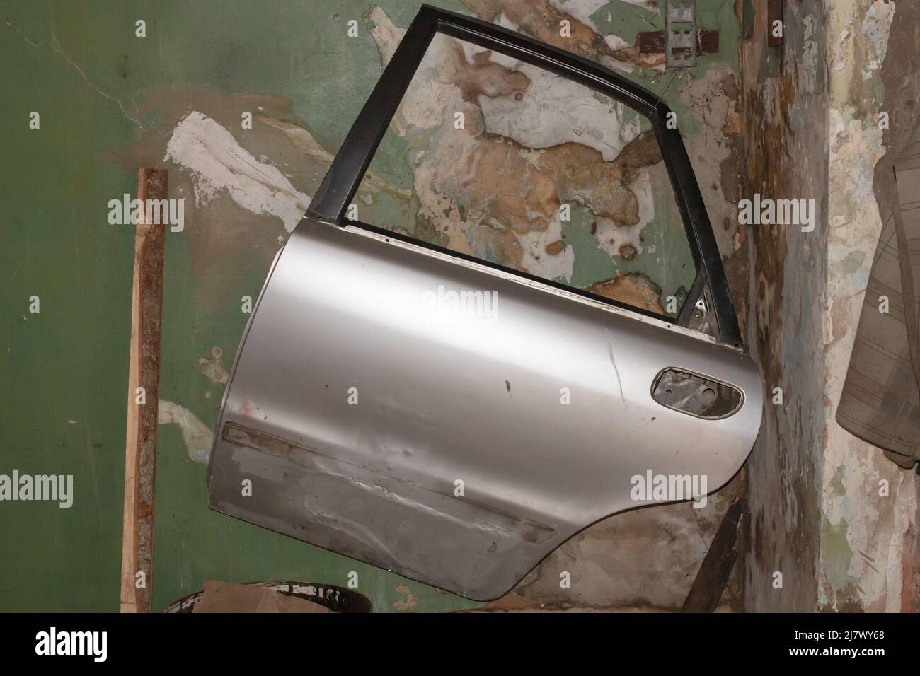 Rusty car door with handle on the wall close up Stock Photo Alamy