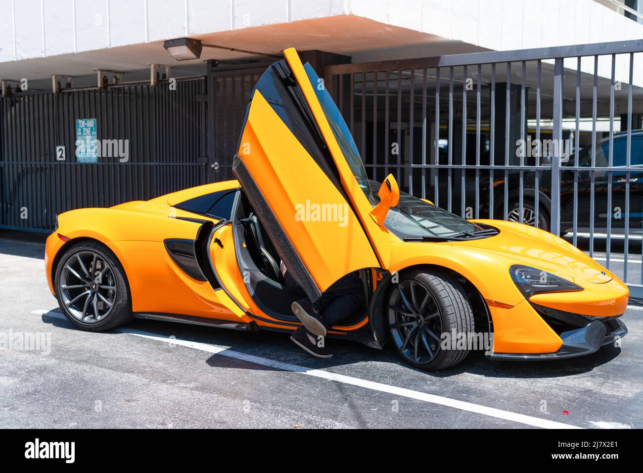 Mclaren p1 side view hi-res stock photography and images - Alamy