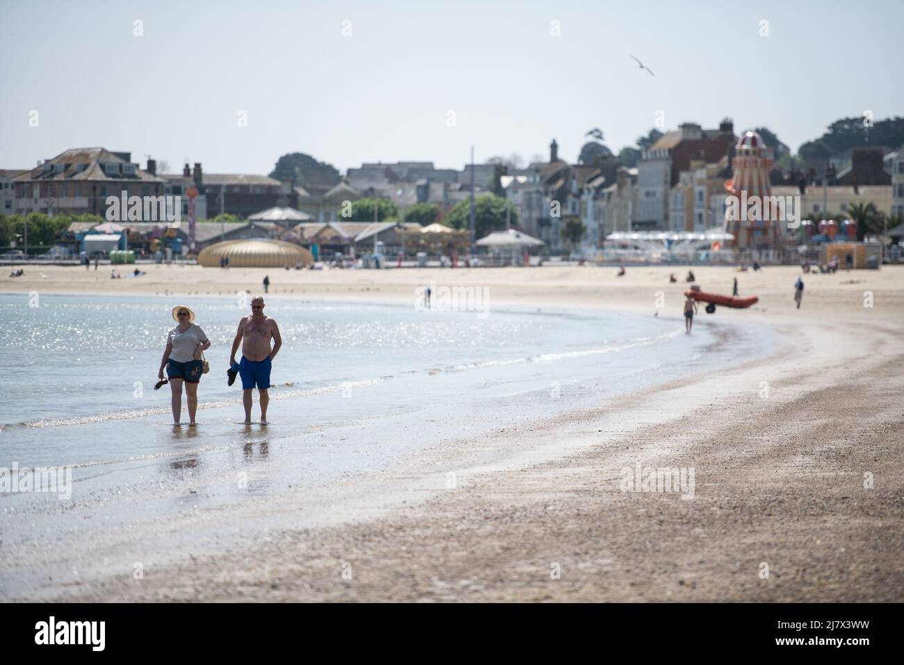 Weymouth, Dorset, UK. 6th May 2022. Day-trippers and holiday makers enjoy the beach at Weymouth in Dorset on one of the hottest days of the year. Stock Photo