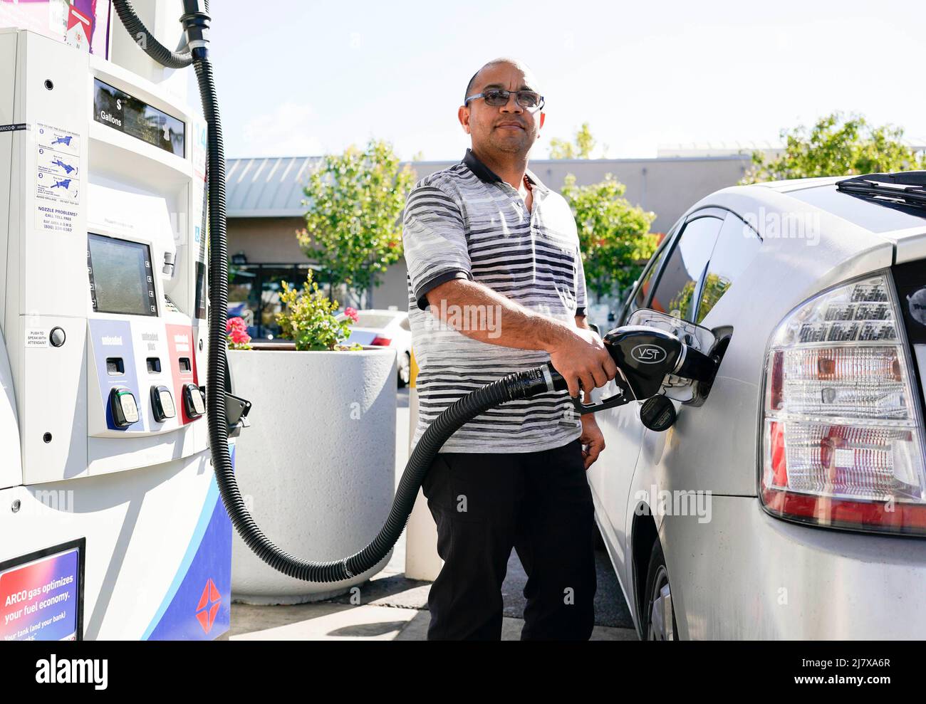 (220511) -- MILLBRAE, May 11, 2022 (Xinhua) -- A man pumps gasoline into his car at a gas station in Millbrae, California, the United States, May 10, 2022. The national average prices for regular gasoline and diesel in the United States both climbed to fresh record highs Tuesday. According to the American Automobile Association (AAA), which provides the latest gas price analysis based on data from 130,000 gas stations nationwide, the regular gas price rose four cents on Tuesday to 4.37 U.S. dollars a gallon, overtaking the prior record of 4.33 dollars on March 11. (Photo by Li Jianguo/Xinhua Stock Photo