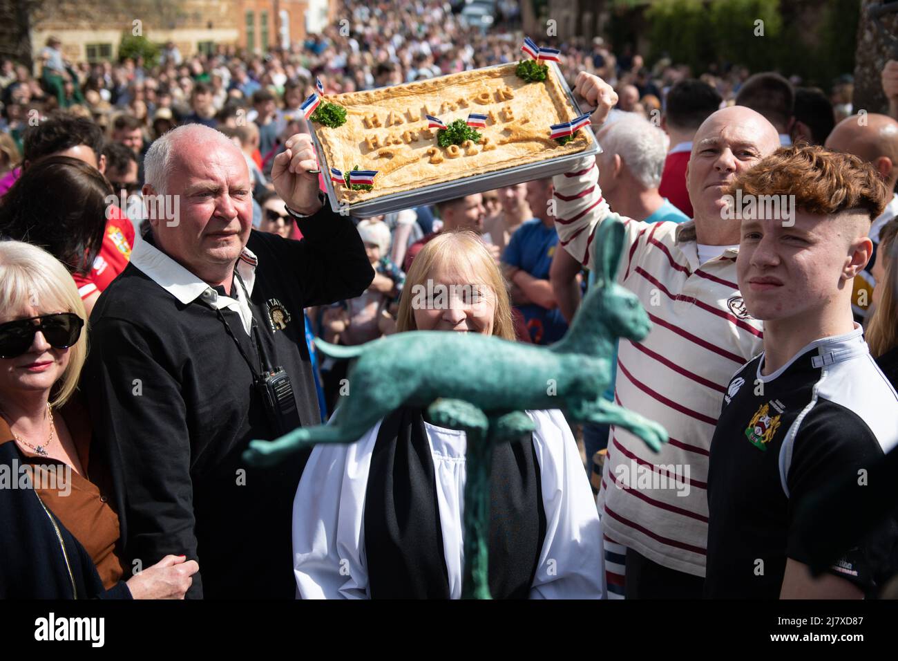 Hallaton, Leicestershire, UK. 18th April 2022. Pictured:The pie is blessed by the Hallaton vicar before being cut and thrown to the crowd for the ‘scr Stock Photo
