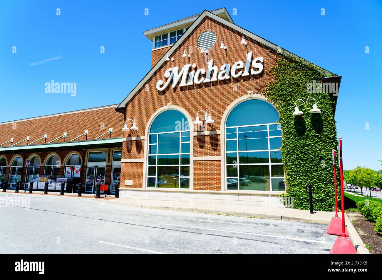 52 Michaels Craft Store Stock Photos, High-Res Pictures, and Images - Getty  Images