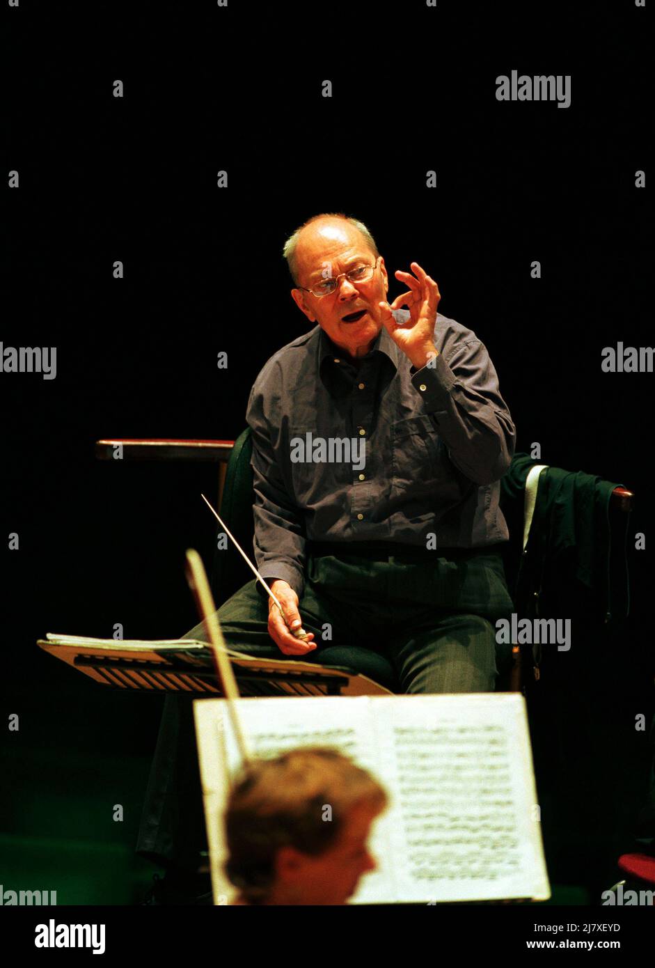 Paavo Berglund rehearsing with the Chamber Orchestra of Europe at the Usher Hall, Edinburgh for a Sibelius programme as part of the Edinburgh International Festival on 17/08/1998 Stock Photo