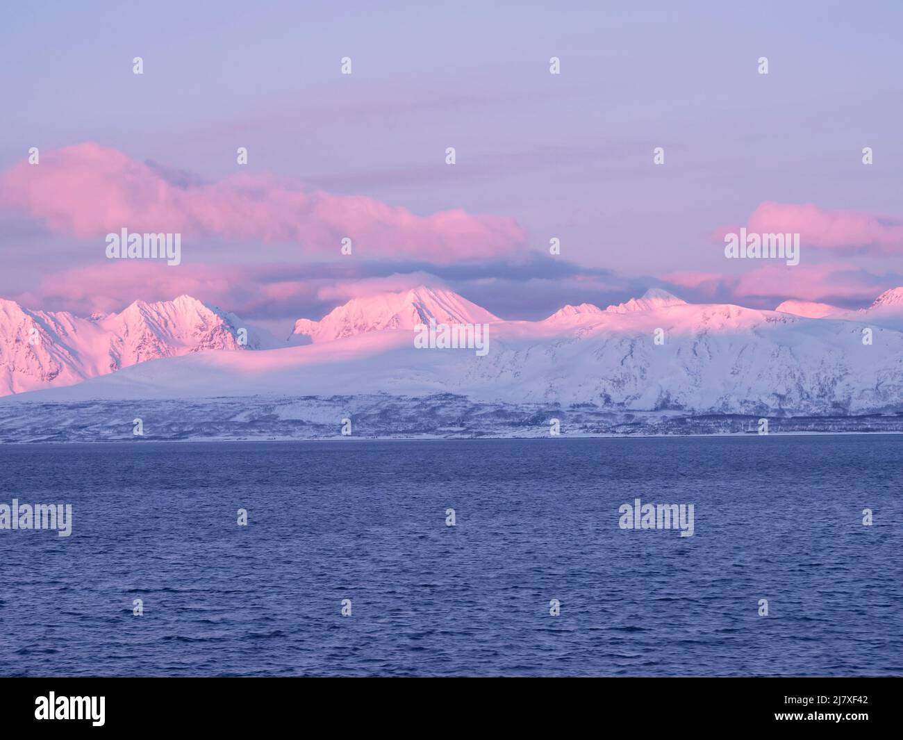 Beautiful pink sunset over ocean hi-res stock photography and images ...