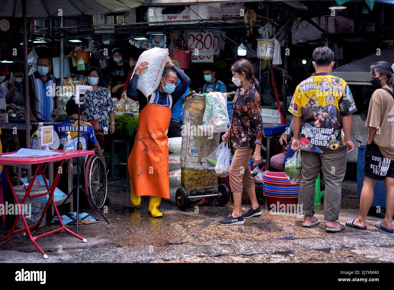 Street market porter delivering load, Thailand, Southeast Asia Stock Photo