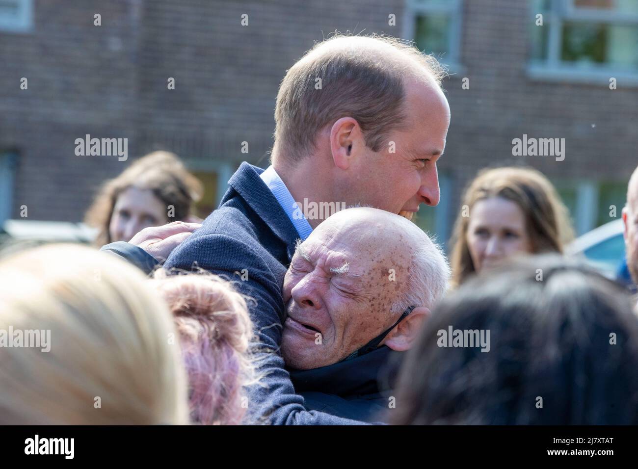The Duke of Cambridge hugs an emotional resident, during a visit to the Wheatley Group in Glasgow, to hear about the challenges of homelessness in Scotland. Picture date: Wednesday May 11, 2022. Stock Photo