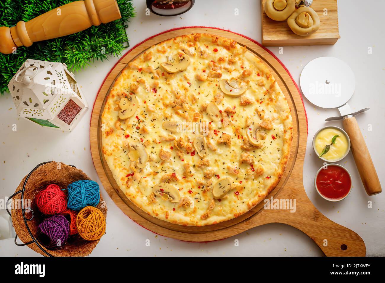 Pollo alfredo pizza hires stock photography and images Alamy