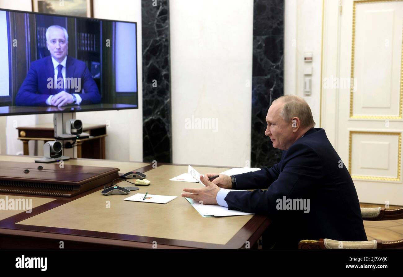 Moscow, Russia. 10th May, 2022. Russian President Vladimir Putin holds a video conference meeting to appoint Vladimir Mazur as the acting Governor of the Tomsk Region, from the Kremlin, May 10, 2022 in Moscow, Russia. Credit: Mikhail Metzel/Kremlin Pool/Alamy Live News Stock Photo