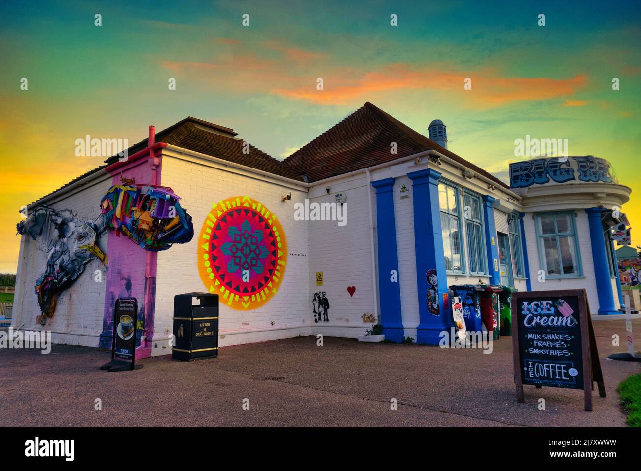 The Big Beach Cafe owned by Fat Boy Slim (Norman Cook) at Hove Lagoon with the recycled plastic sculpture of a seagull by public artist Bordalo II Stock Photo