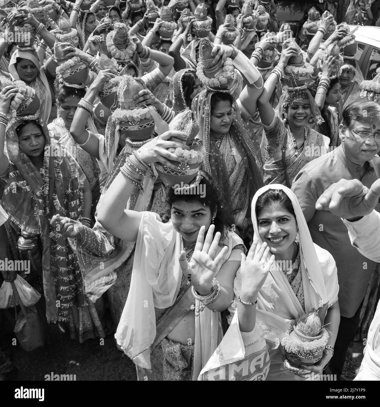 Delhi, India April 03 2022 - Women with Kalash on head during Jagannath Temple Mangal Kalash Yatra, Indian Hindu devotees carry earthen pots containin Stock Photo