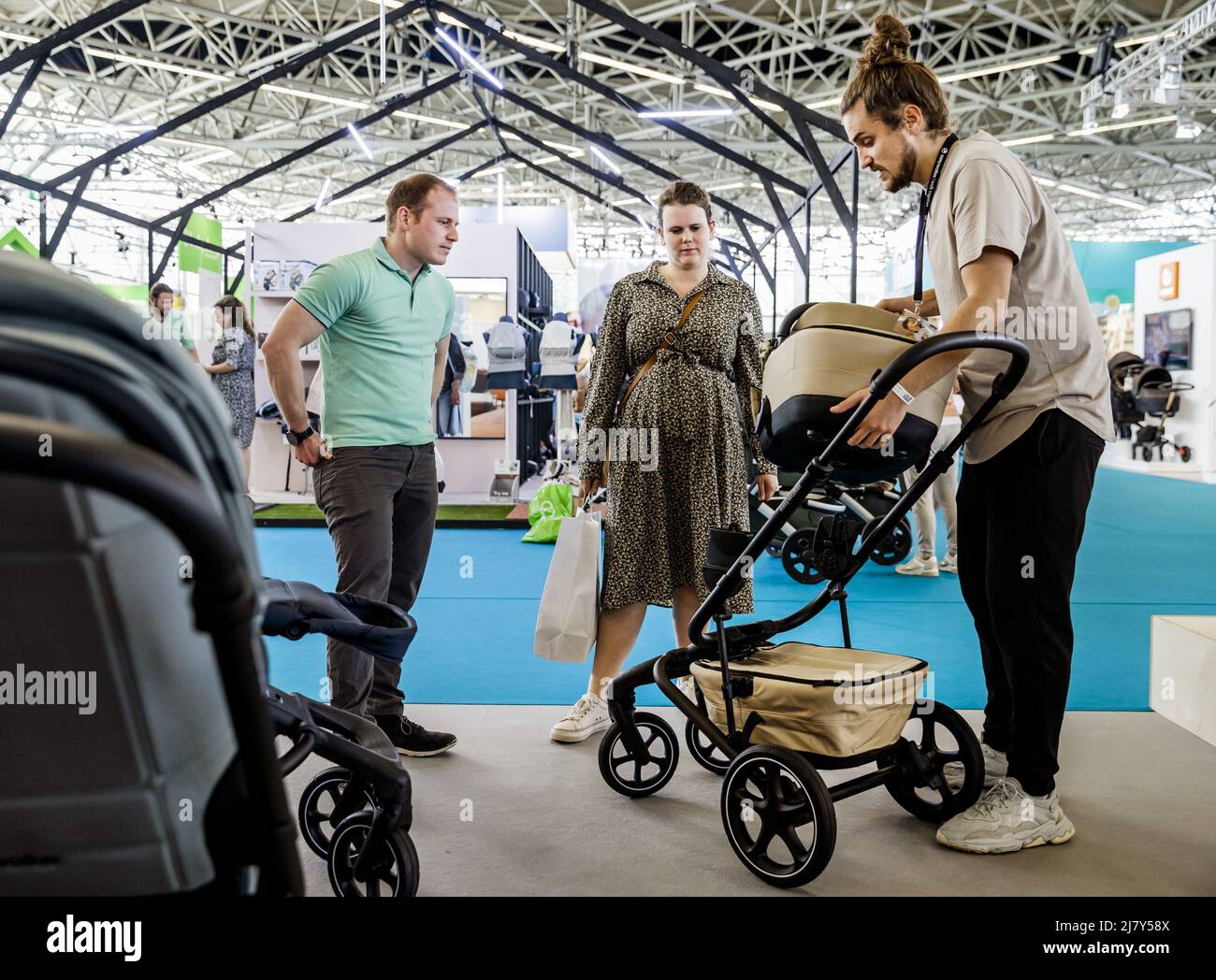 2022-05-11 14:57:45 AMSTERDAM - Visitors on the first day of the Nine Months Fair in the RAI. It is the first time since the outbreak of the corona pandemic that the fair on pregnancy and babies is taking place again. REMKO DE WAAL netherlands out - belgium out Stock Photo