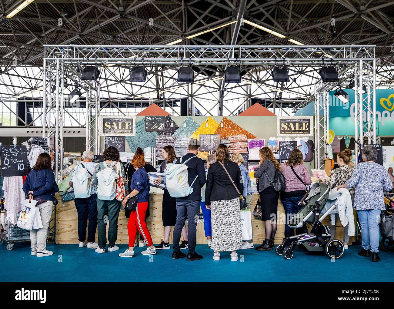 2022-05-11 15:02:09 AMSTERDAM - Visitors on the first day of the Nine Months Fair in the RAI. It is the first time since the outbreak of the corona pandemic that the fair on pregnancy and babies is taking place again. REMKO DE WAAL netherlands out - belgium out Stock Photo