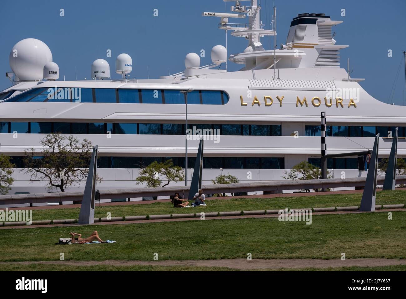 lady moura yacht flag