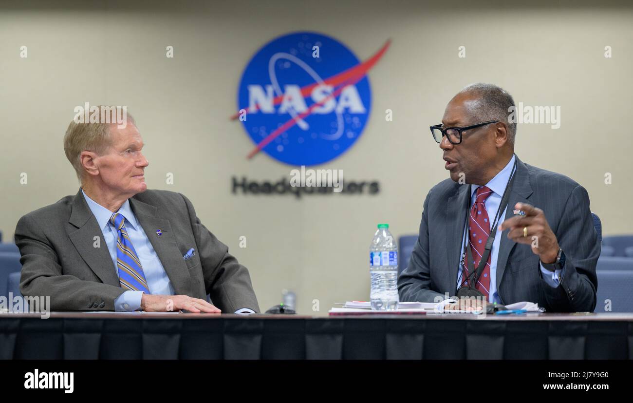 NASA Administrator Bill Nelson, listens to retired Air Force Gen. Lester Lyles, right, during a meeting of the executive session of the NASA Advisory Council at the NASA Headquarters Mary W. Jackson Building February 28, 2022 in Washington, DC, USA. Stock Photo