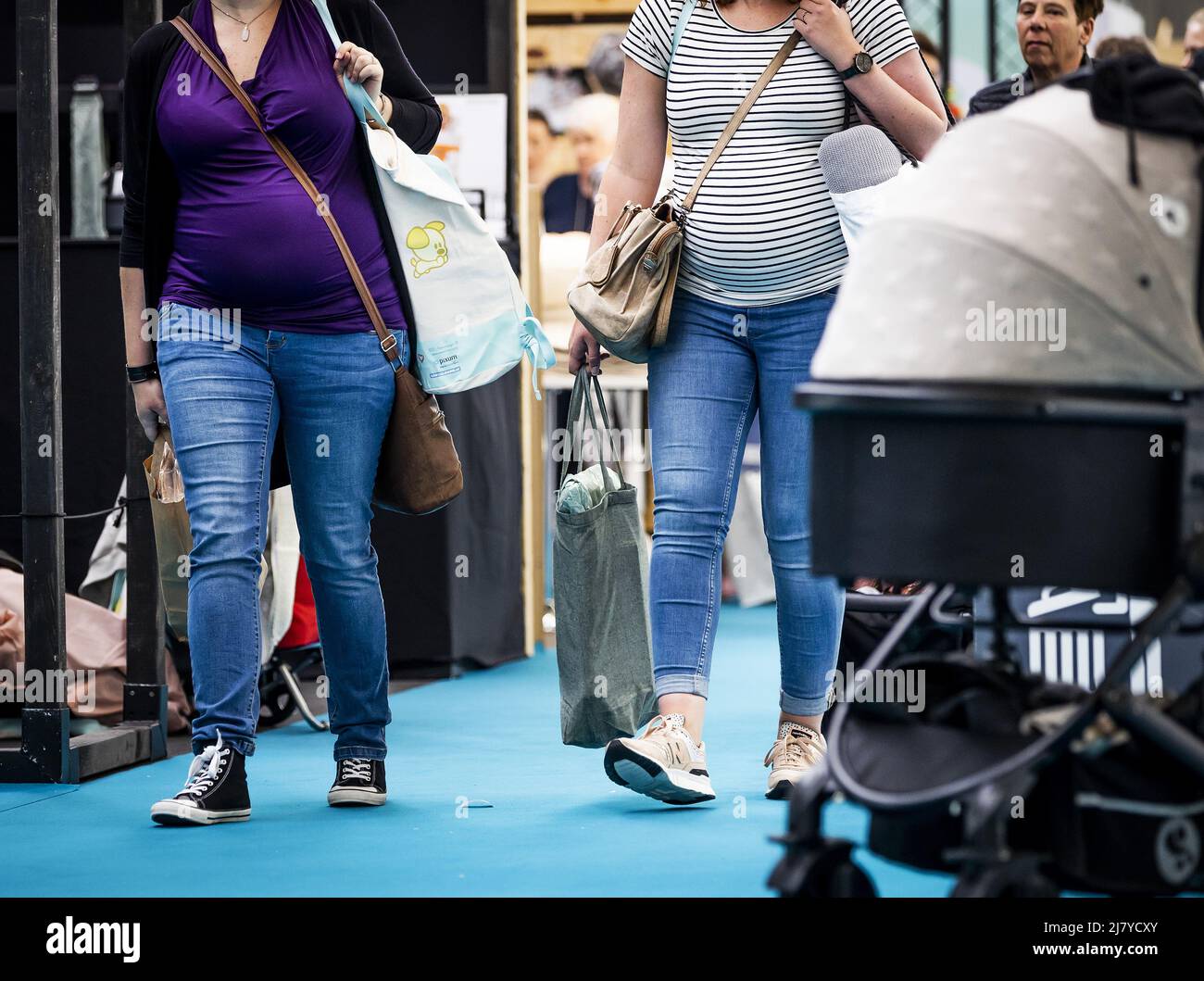 2022-05-11 16:14:11 AMSTERDAM - Visitors on the first day of the Nine Months Fair in the RAI. It is the first time since the outbreak of the corona pandemic that the fair on pregnancy and babies is taking place again. REMKO DE WAAL netherlands out - belgium out Stock Photo