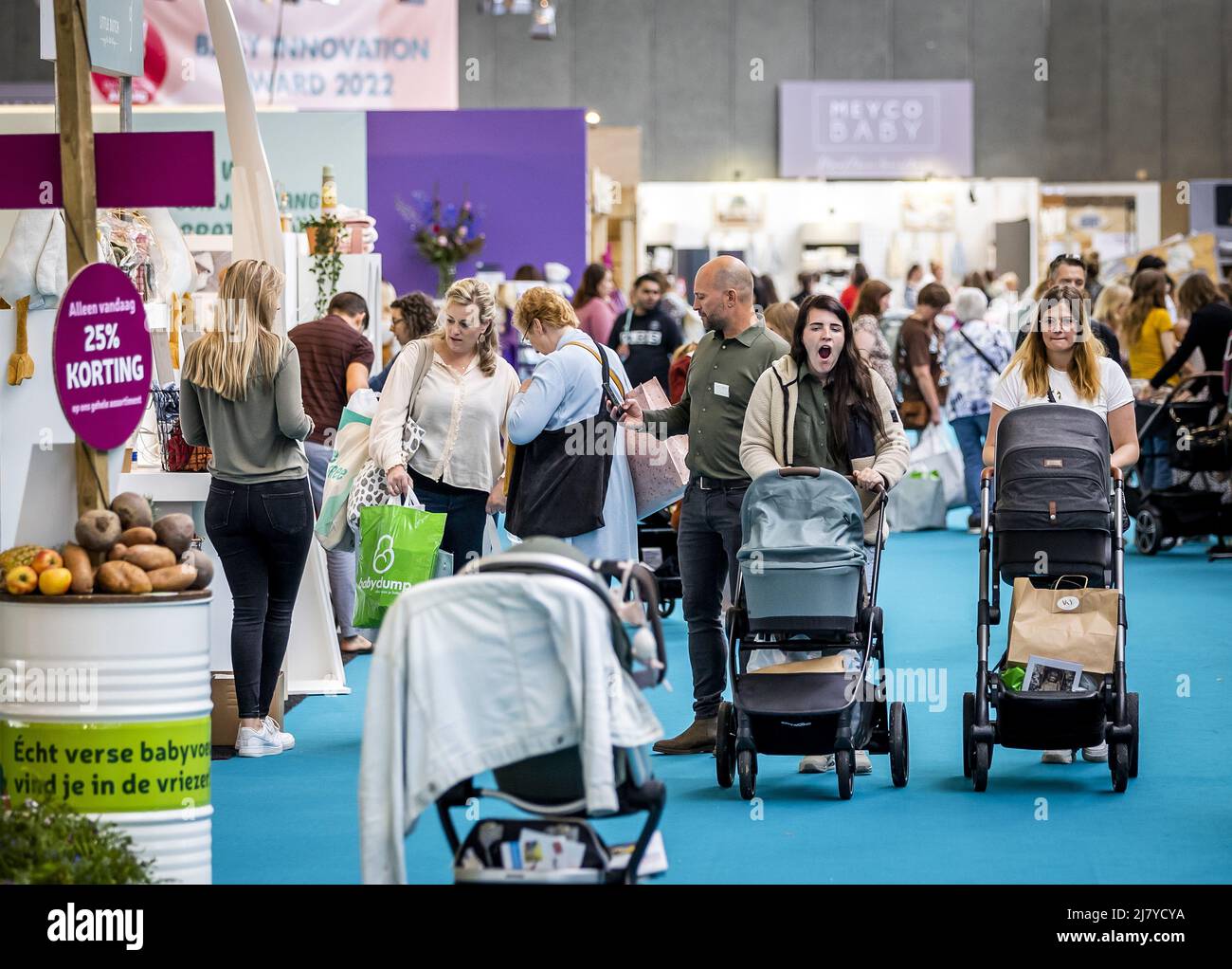 2022-05-11 16:07:40 AMSTERDAM - Visitors on the first day of the Nine Months Fair in the RAI. It is the first time since the outbreak of the corona pandemic that the fair on pregnancy and babies is taking place again. REMKO DE WAAL netherlands out - belgium out Stock Photo