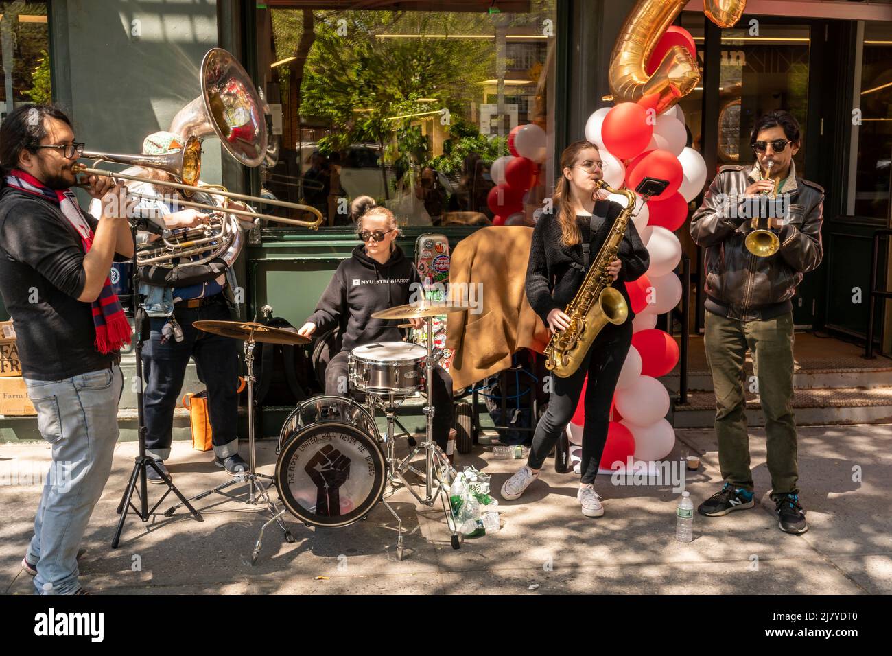 A band plays at the grand opening of a Gourmet Garage supermarket in Greenwich Village in New York on Friday, April 29, 2022. Inflation increased consumer prices 6.6% in March, the fastest rise since 1982. (© Richard B. Levine) Stock Photo