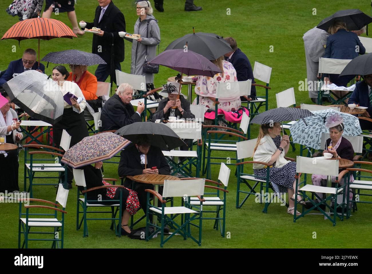 Guests during a Royal Garden Party at Buckingham Palace in London. Picture date: Wednesday May 11, 2022. Stock Photo