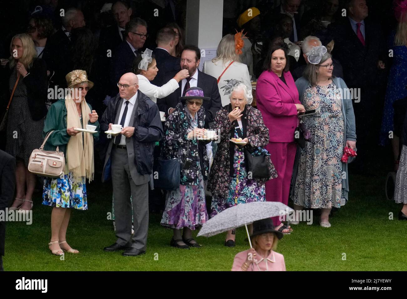 Guests during a Royal Garden Party at Buckingham Palace in London. Picture date: Wednesday May 11, 2022. Stock Photo