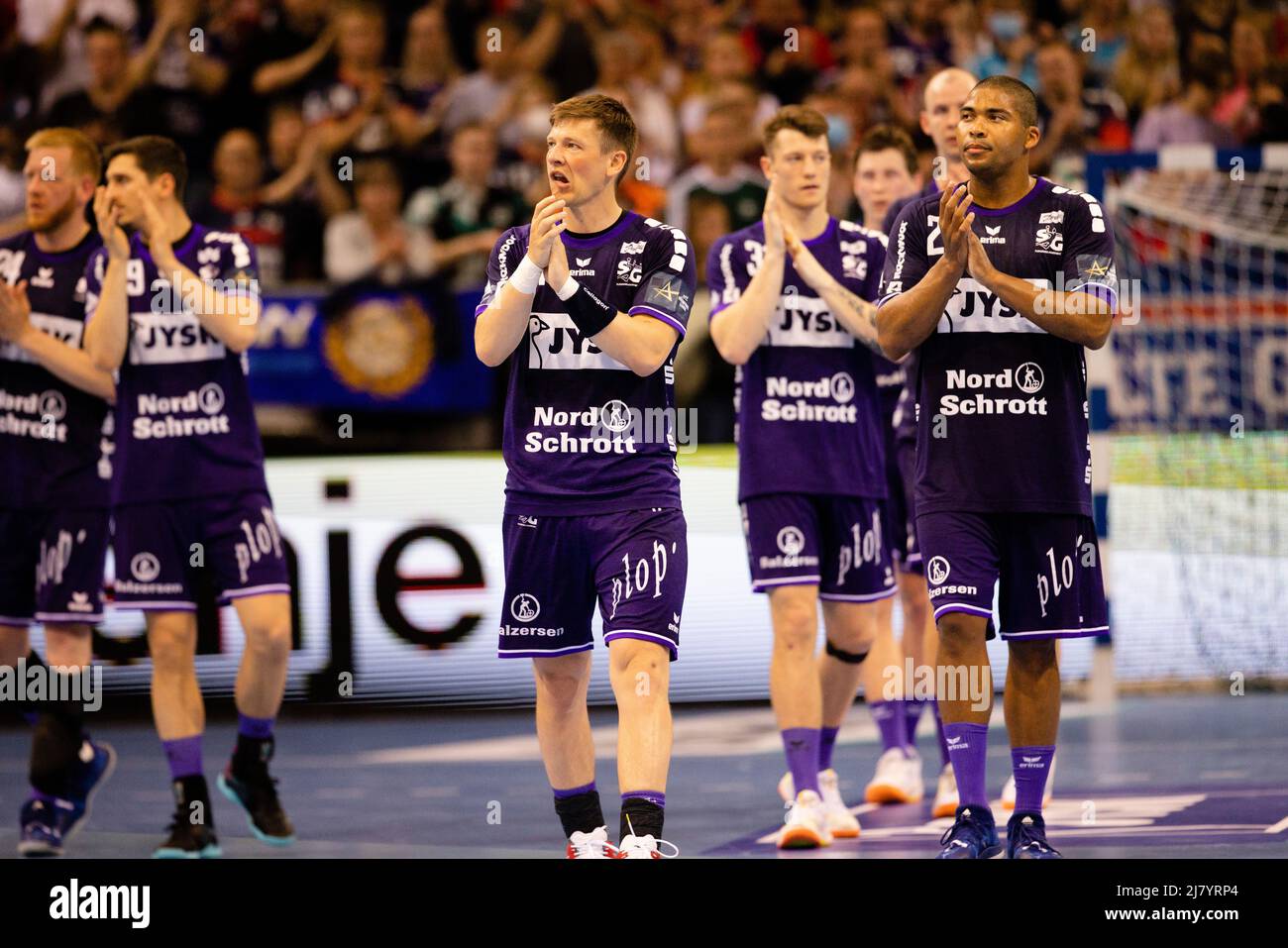 Flensburg, Germany. 11th May, 2022. Handball: Champions League, SG Flensburg-Handewitt  - FC Barcelona, final round, knockout round, quarterfinals, first leg,  Flens-Arena. Flensburg's players react disappointed after the home defeat  against Barcelona ...