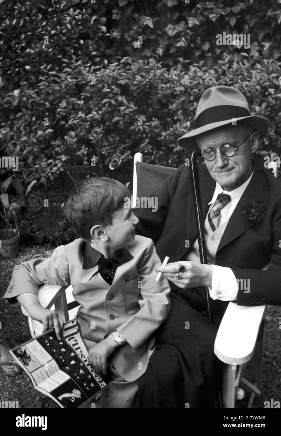 James joyce and grandson hi-res stock photography and images - Alamy